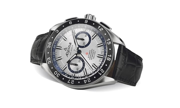 Alpina 4 Chronograph Race for Water: Die Genfer Manufaktur legt eine auf 400 Exemplare limitierte Serie auf, welche die Schweizer Stiftung Race for Water mit 50 Franken pro verkaufte Uhr unterstützt. Die Organisation setzt sich für den Schutz des Süsswassers und der Meere ein. Im Innern des 44-Millimeter-Gehäuses aus Edelstahl tickt das hauseigene Kaliber AL-860 Bi- Compax. Preis: 2990 Franken