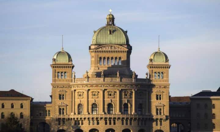 Der durchschnittliche Lohn eines Bundesangestellten ist ähnlich hoch wie Putins Jahressalär: 2014 verdienten Bundesbeamte im Schnitt 121'110 Franken. Putin bezieht ein Gehalt von 136'000 Franken.