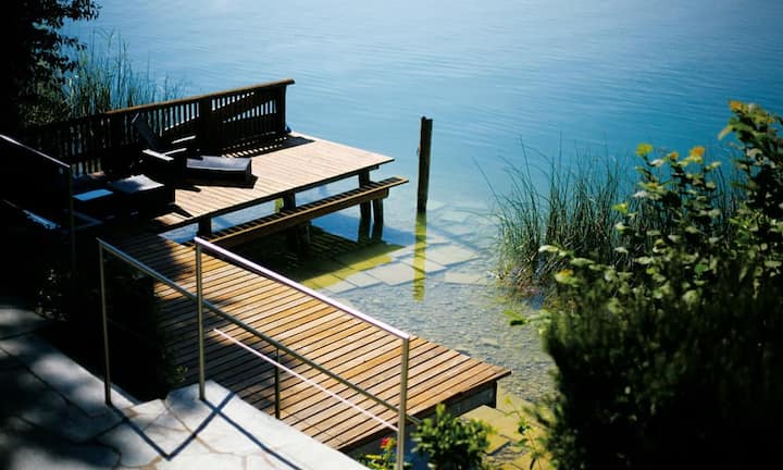 … und Bootssteg vermittelt Ferienfeeling und lädt ein…