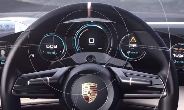 Der Fahrer kann das Menü des Autos mithilfe der «Eye-Tracking»-Technik steuern: Eine Kamera erkennt, wo der Fahrer hinschaut und welchen Teil des Armaturenbretts er öffnen möchte. Bestätigt wird die Auswahl durch einen Tastendruck auf dem Lenkrad.