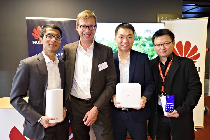 Nan Zhang, Director Wireless Solution Dept., Huawei Technologies Switzerland AG; Felix Kamer, Geschäftsführer, Huawei Technologies Switzerland AG; Ran Chi, Product Manager, Huawei Technologies Switzerland AG; Li Zhibin, Huawei Technologies Switzerland AG