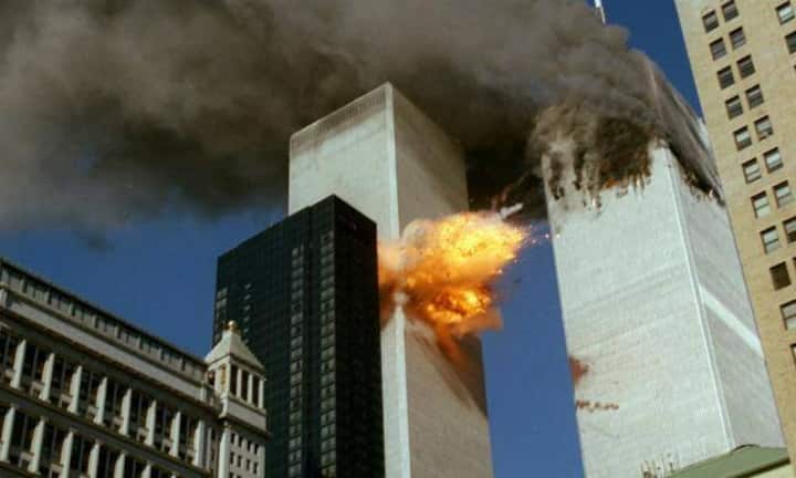 Die Terroranschläge vom 11. September machen der Swissair einen weiteren Strich durch die Rechnung. Der Nordatlantik-Flugverkehr wird unterbrochen. Die bereits mit 17 Milliarden Franken verschuldete Swissair büsst zusätzlich 65 Millionen Franken an Schulden ein.