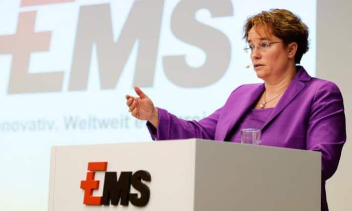 Eine weitere Börsenhoffnung ist die Ems-Chemie von Magdalena Martullo-Blocher. Nach dem Ausbruch über den Widerstand bei 420 Franken vor wenigen Tagen fliegt die Aktie von einem Allzeithoch zum nächsten. Möglicherweise haben Börsianer hier jetzt schon die 500 Franken fest im Visier.Bilder: Keystone