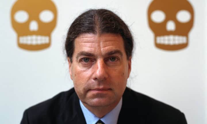 Es folgt der Genfer Kunstdandy John Armleder auf Rang 2. Seine Werke bewegen sich zwischen Kunst, Design, Konzept, Geometrie, Pop und Trash. Preispanne: 50'000 - 200'000 Euro.