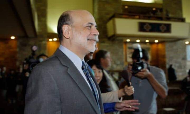 Anders Ben Bernanke: Während Greenspan seine langen Jahre im Dienste der Fed in Jackson Hole mit seiner Abschiedsrede beendet, fehlt sein Nachfolger bei der letzten Konferenz in seiner Amtszeit 2013. Dafür liess er 2010 eine Bombe in Jackson Hole platzen: Er signalisierte weitere Geldspritzen von Seiten der Fed, die er kurz darauf offiziell machte. Das löste eine Aktienrallye aus.