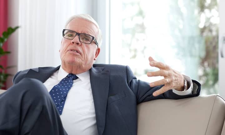 Schwyz: Klaus-Michael Kühne ist erfolgreicher Transport- und Immobilienunternehmer. Zwar hat sich der 78-Jährige operativ längst aus der Führung des Logistikgiganten Kühne + Nagel zurückgezogen, doch 53,3 Prozent der Aktien stehen immer noch in seinem Besitz. Sein Vermögen beträgt 8 bis 9 Milliarden Franken.Keystone