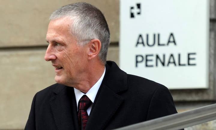 Der Fussball-Wettskandal 2009 wurde im Zuge der internationalen Ermittlungen unter der Leitung der Staatsanwaltschaft Bochum im November 2009 bekannt. (Bild.: Einzelrichter Walter Wuethrich verlässt am 8. November 2012 das Bundesstrafgericht in Bellinzona)