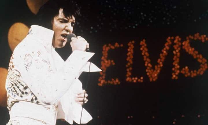 Auf Platz 2 befindet sich Elvis Presley mit 55 Millionen Dollar. Die stammen unter anderem aus den Eintrittsgeldern seines Anwesens Graceland.