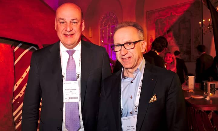 Robert Oudmayer, CEO, Cembra Money Bank AG;
Peter Sany, President & CEO, TM-Forum Services GmbH (v.l.n.r.)