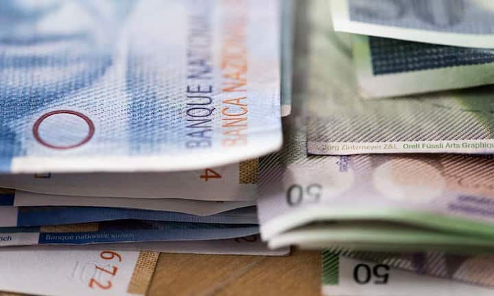 TotalAnzahl Selbstanzeigen 2016: 12'970 (8088 im Jahr 2015)Steuereinnahmen 2016: 372,7 Millionen Franken (2015: 435,8 Millionen Franken)