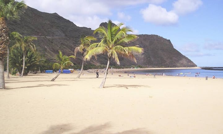Ferienzeit ist immer auch Strandzeit: In den oberen Rängen bei praktisch allen Anbietern sind die Kanarischen Inseln zu finden. Weniger weit entfernt ist... Wikimedia/CC