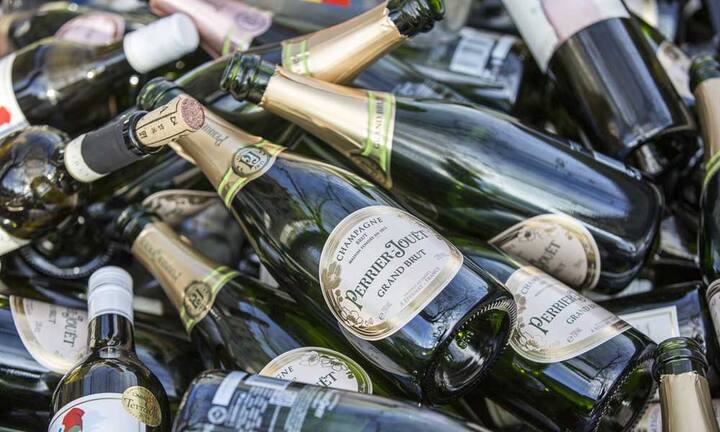 Altglas verbessert die Kehrichtschlacke nicht, wie vielfach angenommen wird. Die Scherben gelangen unverändert in die Schlacke, welche deponiert wird.  Keystone