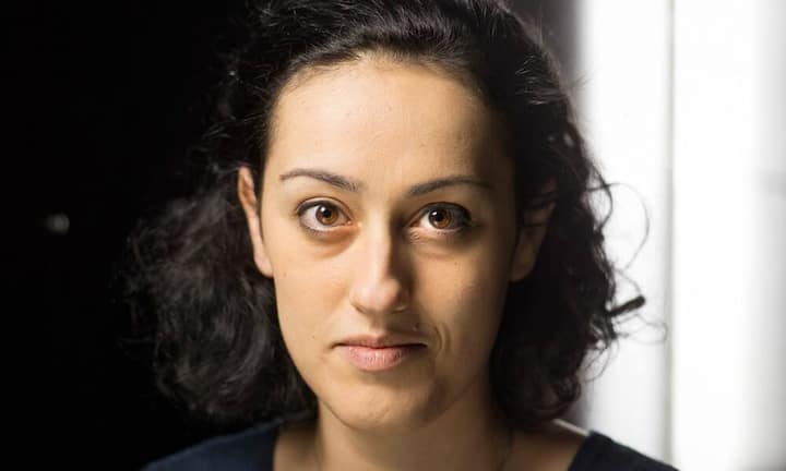 Best Short Film:
Auch die Schweiz kann wieder einmal auf das begehrte Goldmännchen hoffen. «Parvaneh» von der aargauer Regisseurin Talkhon Hamzavi ist in der Kategorie «Bester Kurzfilm» nominiert.