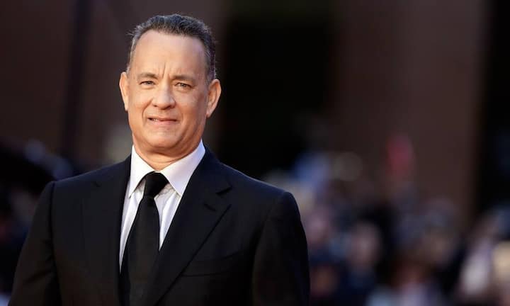 Tom Hanks sammelt Vintage-SchreibmaschinenDer Schauspieler und Filmemacher sammelt bereits seit 1978 Vintage-Schreibmaschinen. Er benutzt jeden Tag eine, weil er diesen typischen Klang, das Gefühl und die Beständigkeit beim tippen liebt.