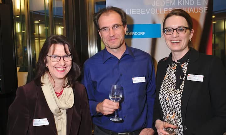 Madeleine Behn-Eschenburg, Senior Consultant, Right Management;
Roland Bartl Andreoli, Principal Consultant Career Management, Right Management;
Susanne Pladeck, Senior Consultant, Right Management