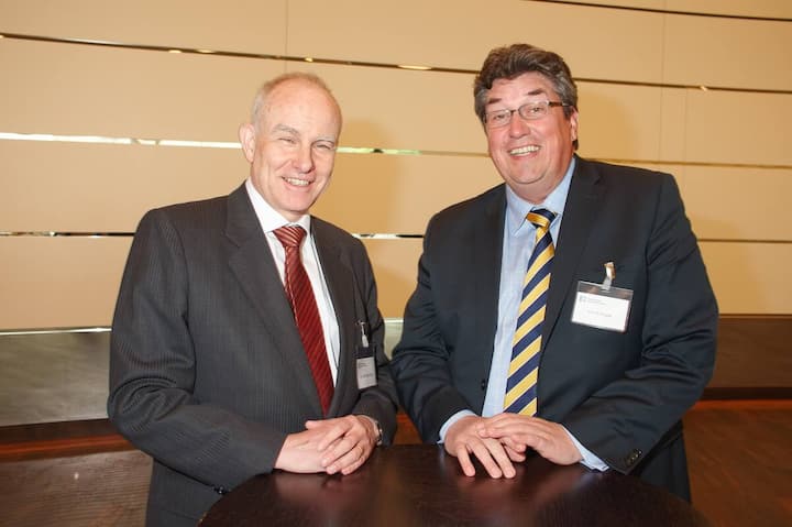 Gottlieb Keller, Mitglied der Konzernleitung, F. Hoffmann-La Roche AG; Karl Schregle, Vice President Global Sales Controlling MBC, Daimler AG Stuttgart.