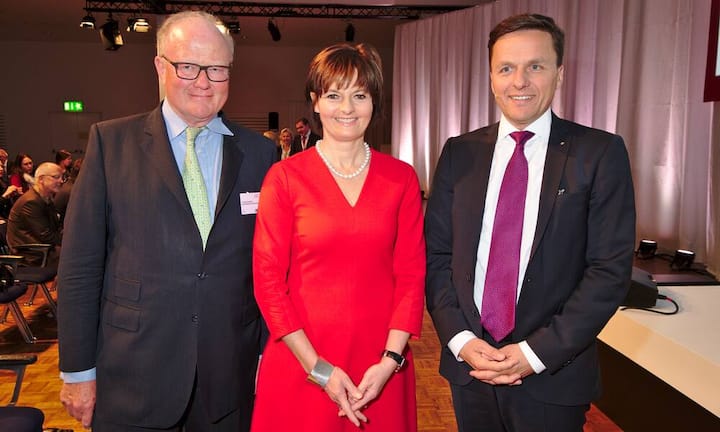 Thomas Staehelin, VR, S-GE;
Ruth Metzler-Arnold, Präsidentin, S-GE;
Andreas Gerber, Leiter KMU-Geschäft, Credit Suisse AG