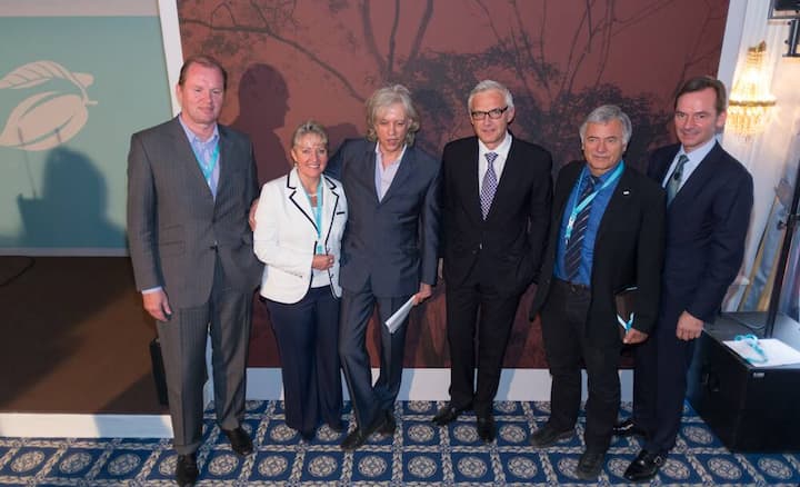 Juergen B. Steinemann, CEO Barry Callebaut AG;  Barbara Janom Steiner, Regierungspräsidentin Graubünden; Sir Bob Geldof; Urs Rohner, VR-Präsident Credit Suisse; Hans Peter Michel, Landamann der Landschaft Davos; Andreas Jacobs, Chairman Barry Callebaut AG