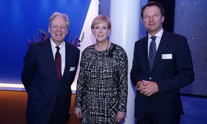 v.l.n.r. Thomas	Held	Strategist & Analyst, Monika Ribar; Swiss International Airlines Ltd., Dirk Schütz; Chefredaktor Bilanz