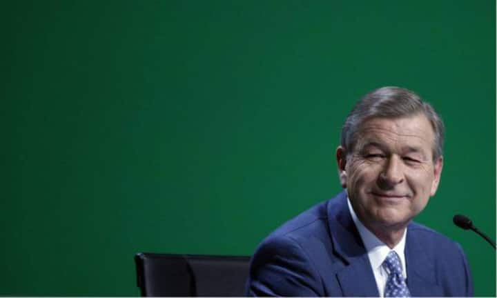 1. Oktober 2001: Für diesen Entscheid mitverantwortlich war Marcel Ospel. Der damalige UBS-CEO hatte nach dem Grounding mit grosser Kritik zu kämpfen.