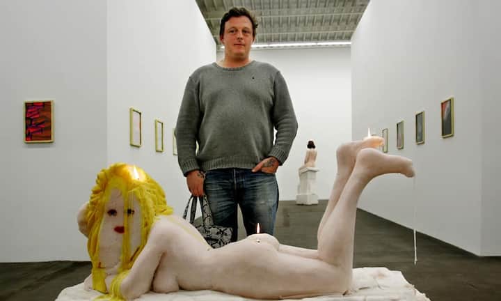 Platz 6: Urs FischerDer in New York lebende Schweizer Urs Fischer, der mit Wachs und Farbpigmenten lebensgrosse Figuren formt, belegt den sechsten Platz, nach Rang acht im Vorjahr. Preisspanne: 50'000 - 2,6 Millionen Franken