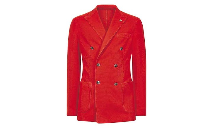 Hackett - Zweireiher
Wer modisch ertwas auf sich hält, trägt in der kommenden Saison einen farbigen, taillierten Zweireiher. Dieser soll bewusst lässig und nur halb zugeknöpft getragen werden. Dieses Modell im Farbton Coral ist aus Baumwolle.
Preis Einreihiger Anzug 949 Franken