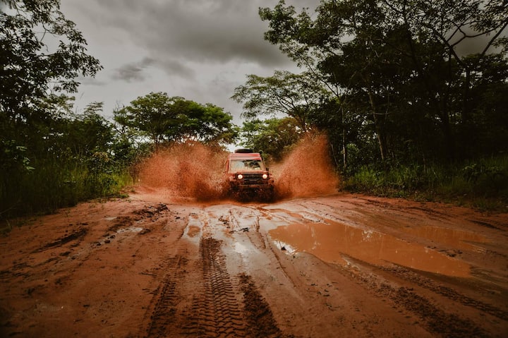 Für frühere Fahrten durch Afrika benutzte ich einen Toyota Land­ Cruiser – viel geländegängiger, aber deutlich weniger Komfort.