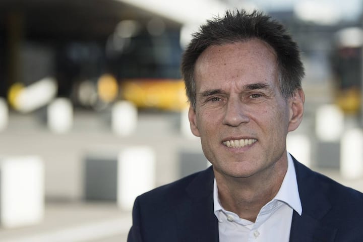 Christian Pluess, neuer Leiter PostAuto stellt sich den Medien vor, am Donnerstag, 1. November 2018, in Bern. (KEYSTONE/Peter Schneider)