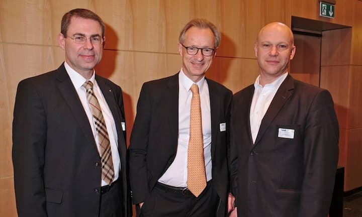 Andreas Foeldenyi, Inhaber, Anovia GmbH;
Jacques F. Bischoff, Rektor, Hochschule für Wirtschaft Zürich AG;
Peter Petrin, Direktor, Schweizerisches Institut für Betriebsökonomie SIB