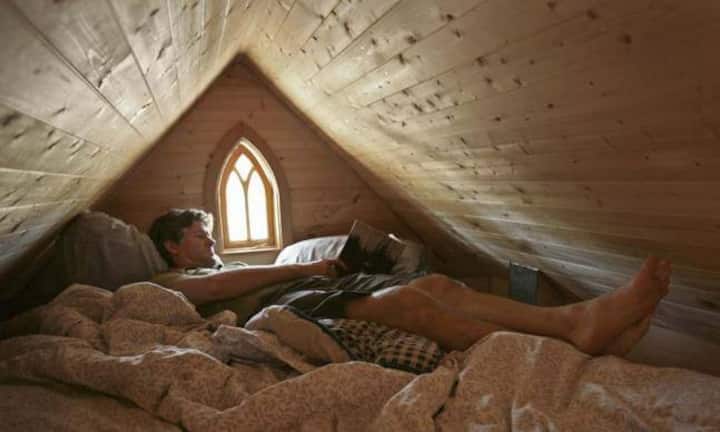 Leben in einem «Tiny House» bedeutet Verzicht. Für viele Dinge ist schlicht kein Platz. Doch daür sind die Minihäuser gemütlich und erschwinglich.Bilder: Keystone