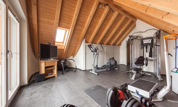 Grosse Feizeiträume wie das Fitnessstudio runden das Raumangebot ab.