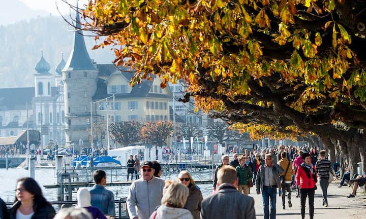 Platz 3: Luzern  Luzern steigt von Platz vier auf
drei. Vor allem Doppelverdiener ohne Kinder fühlen sich hier wohl, da es in den Themen Arbeit, Bildung und Einkaufsinfrastruktur besonders gut abschneidet.