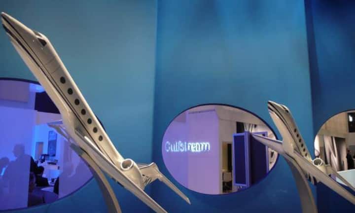 Mit der Ebace steht Genf jährlich für einige Tage im Fokus der gesamten Branche und ihrer ultrareichen Kunden. Obwohl immer wieder andere Standorte zur Diskussion stehen, wollen die Verantwortlichen auch in Zukunft an der Palexpo festhalten. Bilder: Keystone/Gabriel Knupfer