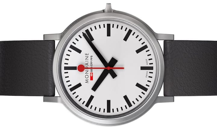 Die neue Mondaine mit dem roten Sekundenzeiger, der wie die legendäre Bahnhofsuhr bei 12 für 2 Sekunden innehält und dann weiterspringt.
