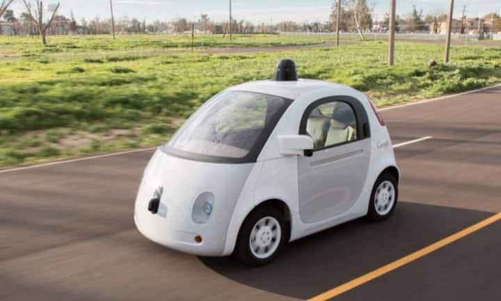 Im MittelfeldDie autonome Knutschkugel von Google ist seit geraumer Zeit auf amerikanischen Teststrecken unterwegs, seit sieben Jahren baut das Unternehmen an entsprechender Technik. Die Suche nach einem Kooperationspartner aus der Autoindustrie war schwierig, jetzt ist Fiat Chrysler der gewählte Partner. Bis Ende des Jahres sollen zunächst 100 Minivans Pacifica entstehen, ausgerüstet mit der Google-Technik.