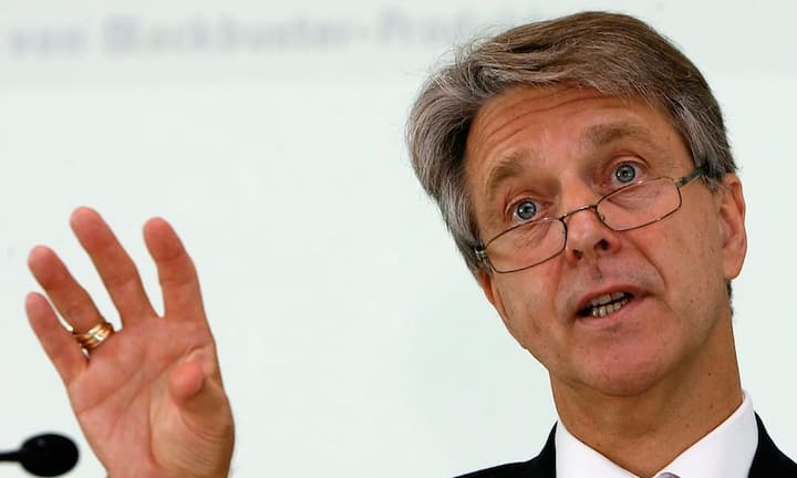 Gar ehrenamtlich arbeitet bei einem Pensum zwischen 30 und 40 Porzent der Präsident der Bankiervereinigung, Herbert Scheidt…