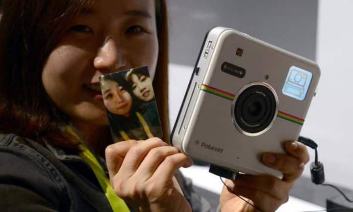 Polaroid Kamera
Zugegeben keine neue Erfindung. Aber die Polaroid an der CES ist eine Digitalkamera – welche die Bilder direkt ausdruckt.