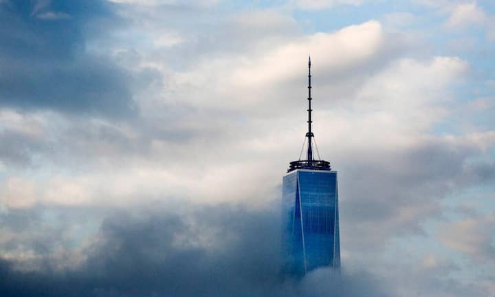 Die Plattform umfasst die Stockwerke 100, 101 und 102 des Glasturms