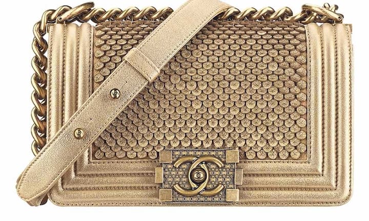 Chanel Ikone: Die Boy-Chanel-Tasche hat sich zu einer Ikone entwickelt. Dieses goldfarbene Modell aus Leder ist Teil der Cruise-Dubai-Kollektion 2014/15. Preis 4'300 Franken.