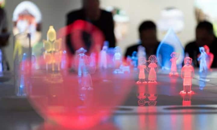 Nestlé zahlt vier Monate lang Mutterschaftsurlaub, Vätern gewährt das Unternehmen fünf Tage. Neben flexiblen Arbeitszeitmodellen und Ferienprogramme bietet der Grosskonzern auch Workshops, davon einen, der sich speziell an Väter richtet. In der Schweiz arbeiten mehr als 12 Prozent aller Mitarbeitenden Teilzeit, davon 85 Prozent Frauen.