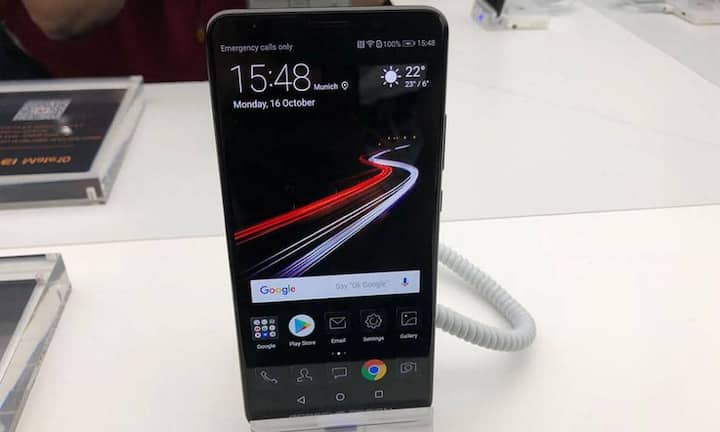 Die Porsche Edition von vorne. Die Designsparte des Sportwagenbauers hat im Vorjahr mit Huawei das erste Mal eine Luxusedition herausgegeben. Mehr als 100'000 Stück wurden verkauft. Jetzt folgt die zweite Edition.