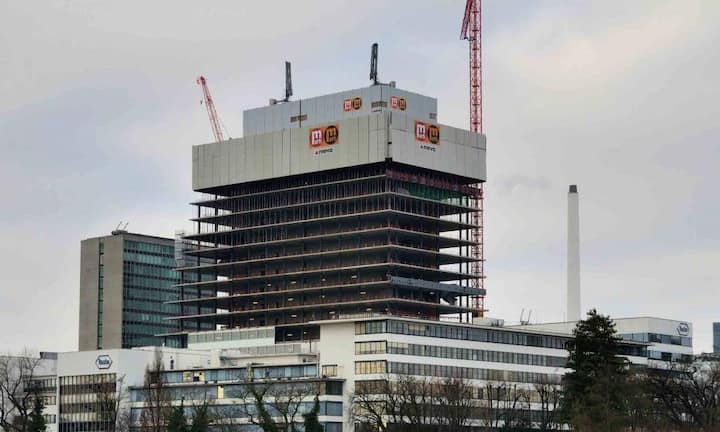 Bald schon wird das höchste Hochhaus der Schweiz wieder in Basel stehen. Der Roche Tower soll bei der Fertigstellung 2015 175 Meter hoch sein und damit den Prime Tower in Zürich um 50 Meter überragen.Wladyslaw Sojka/Wikimedia