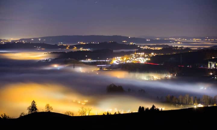 Platz 1: Zug Allen einen Schritt voraus ist jedoch die Stadt Zug, die in allen drei Kategorien durchschnittlich am besten abgeschnitten hat. Dort lassen sich Vermögende gerne nieder.
Facebook/CC/Zug