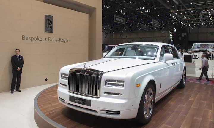 Rolls Royce Serenity
Rolls-Royce präsentiert zum diesjährigen Autosalon in Genf das Konceptcar Serenity. Das Fahrzeug will besonders mit den vielfältigen Möglichkeiten in der Individualisierung ab Werk auftrumpfen.