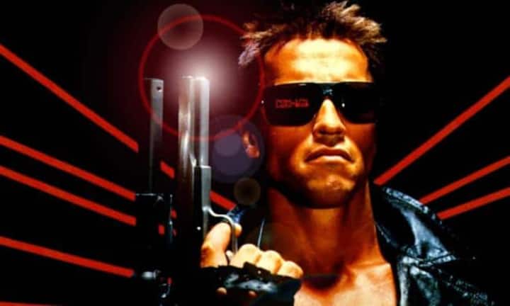 1984
Der Film «Terminator» mit Arnold Schwarzenegger begeistert die Massen mit der Darstellung eines Cyborgs – und einer Vorahnung von Google Glass.