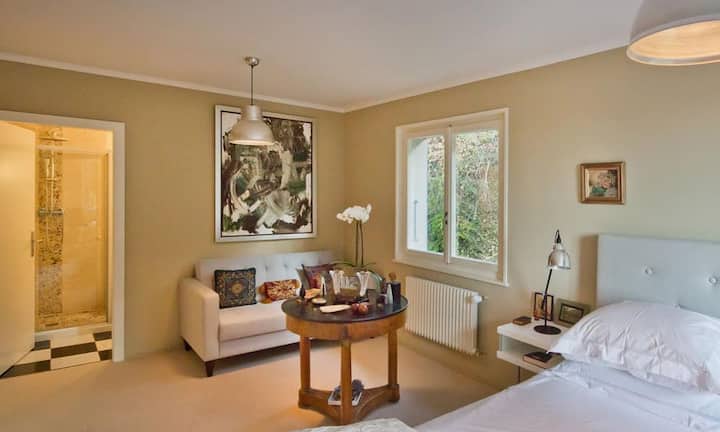 Die Wohnfläche könnte durch weitere 100 Quadratmeter erweitert werden - hierzu liegt bereits ein Projekt mit Bewilligung vor.