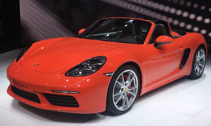 Ebenfalls neu bei Porsche - der 718 Boxster S. Seine Eckdaten: 350 PS, Sechsgang-Sportschaltgetriebe, von Null auf 100 km/h in 4,2 Sekunden, Höchstgewxchindigkeit 285 km/h.