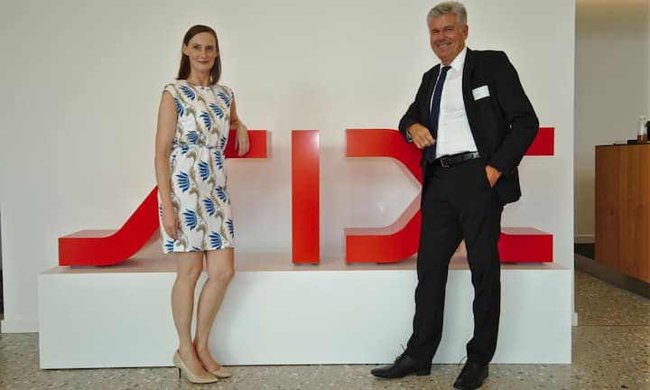 Claudia Holfert, Head External Communications, SIX Group AG;
Thomas Sutter, Leiter Kommunikation, swissbanking