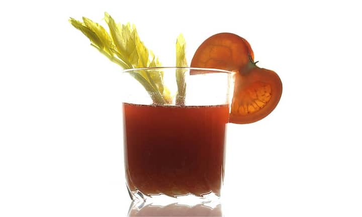 Rang 5: 
Ein Glas Tomatensaft enthält rund 35 kcal. (Bild: Davide/Wikimedia/CC)