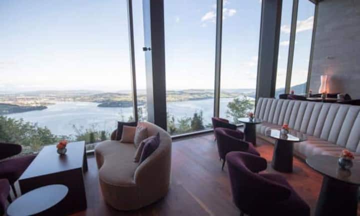 Ein Blick in das Luxusresort am Bürgenstock:Panoramablick auf den Vierwaldstättersee - beeindruckend bei jedem Wetter.